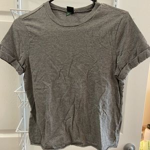 Cropped gray T-shirt